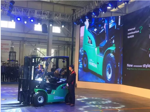 【喜訊】杭叉家族新成員來了！新能源叉車助力新制造業(yè)