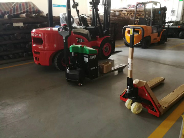 怎么操作叉車才安全？這些危險要規(guī)避！