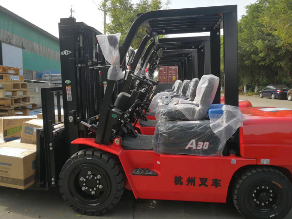 叉車轉(zhuǎn)向沉重？叫你這些方法排除！
