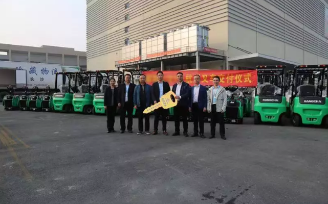 【強(qiáng)勢】杭叉集團(tuán)交付湖南某大型冷庫58臺(tái)鋰電池叉車！