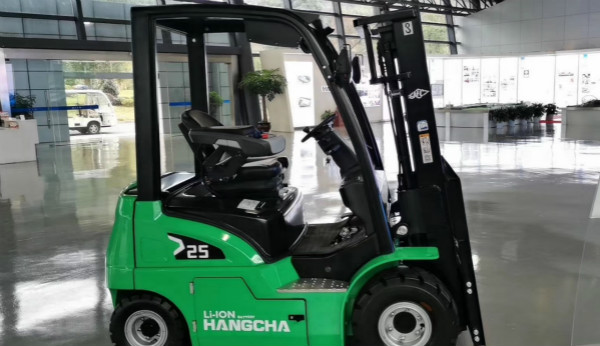 電動叉車買鋰電的還是鉛酸的？當然是鋰電的！