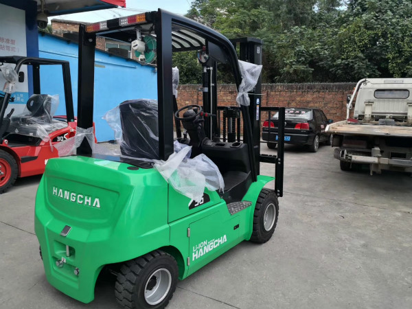 【干貨】電動(dòng)堆高車、電動(dòng)搬運(yùn)車的電機(jī)和繼電器應(yīng)該怎么保養(yǎng)？
