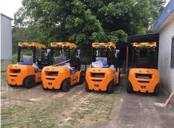 【叉車操作小知識】內(nèi)燃叉車要怎么換擋？